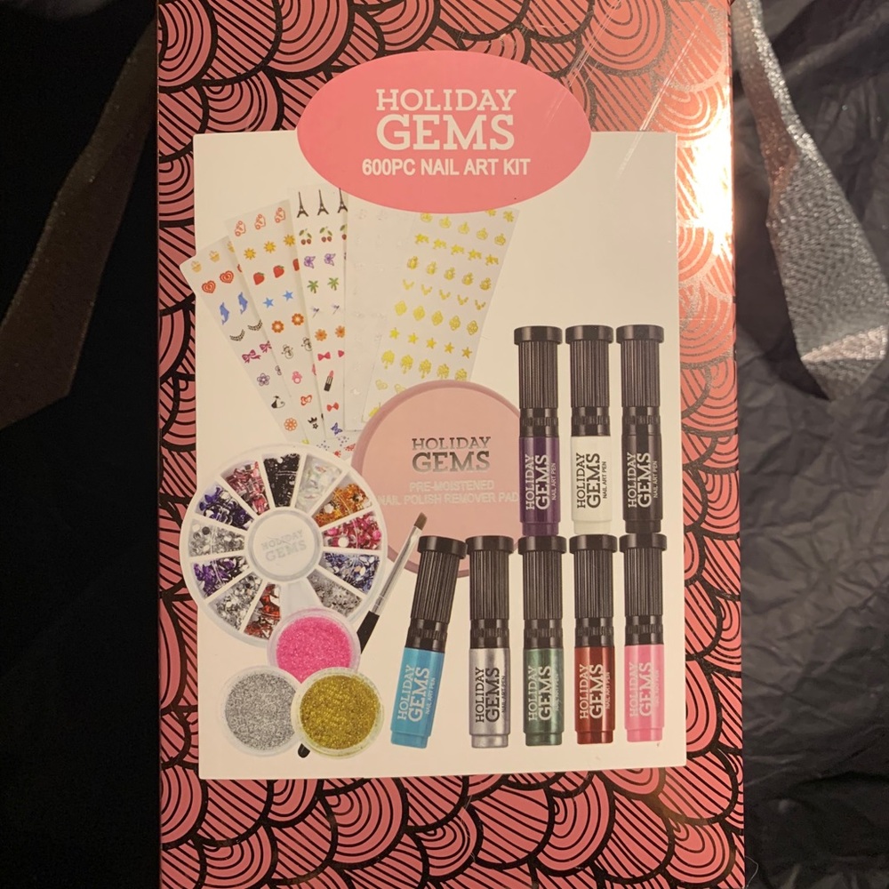 Decorative nail design kit